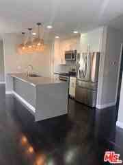 7865 Bleriot Ave - Photo 4 of 8