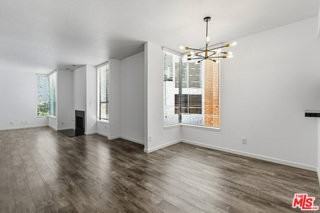 500 S Barrington Ave #2 - Photo 3 of 6