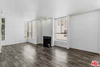 500 S Barrington Ave #2 - Photo 4 of 6