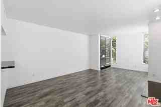 500 S Barrington Ave #2 - Photo 5 of 6