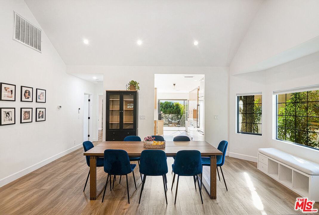 13220 Erwin St - Photo 5 of 8