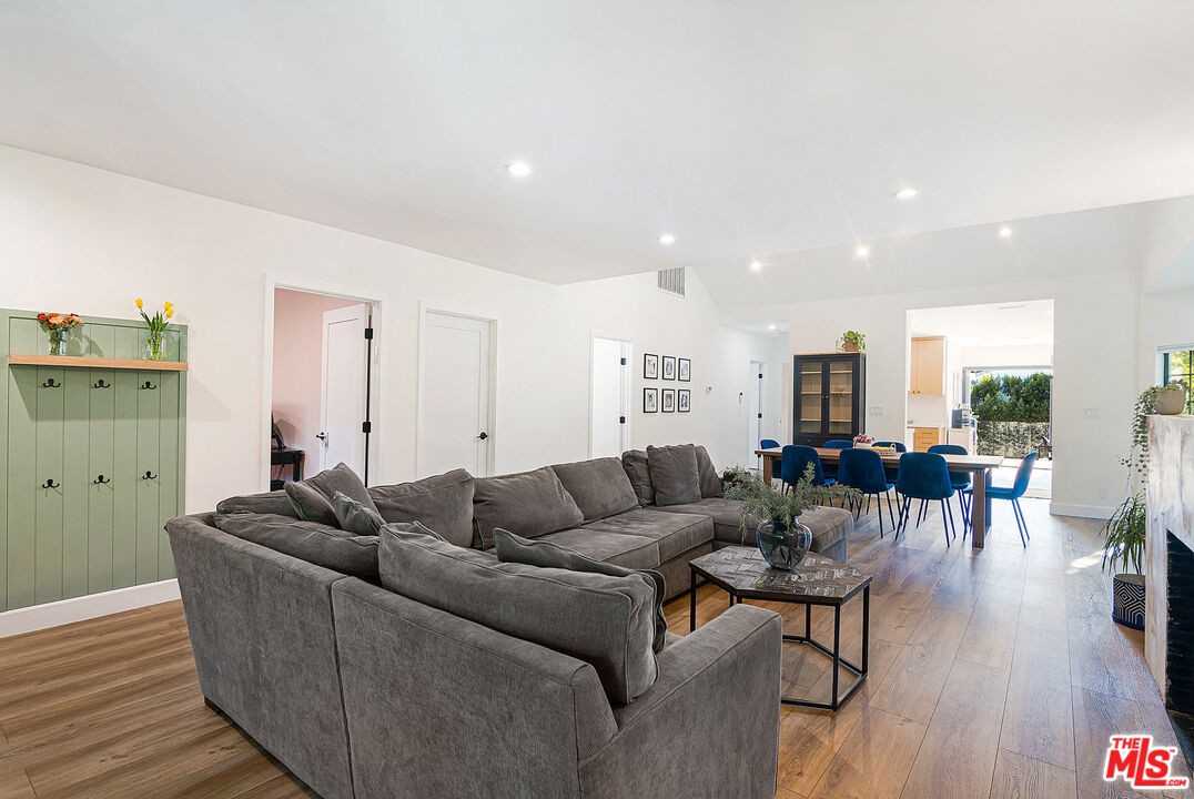 13220 Erwin St - Photo 6 of 8