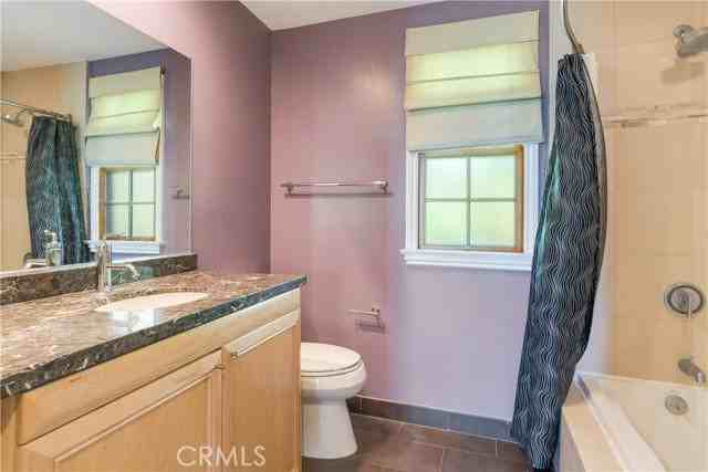 333 N Hill Ave #305 - Photo 5 of 8