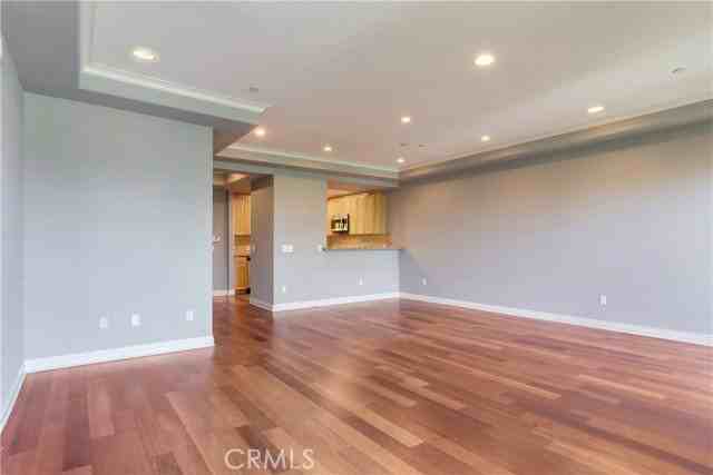 333 N Hill Ave #305 - Photo 6 of 8