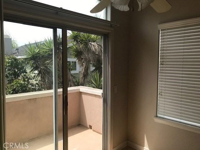 1007 Lilienthal Ln - Photo 2 of 8