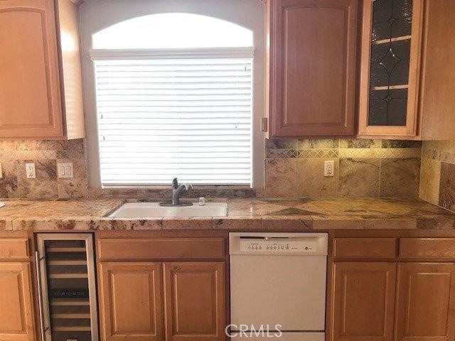 1007 Lilienthal Ln - Photo 5 of 8
