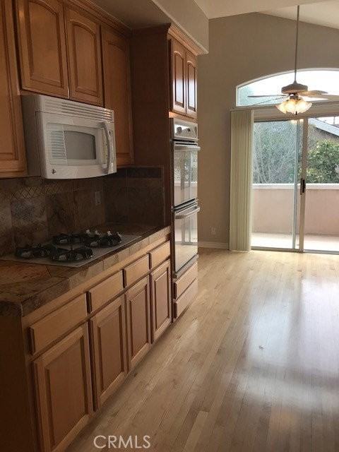 1007 Lilienthal Ln - Photo 6 of 8