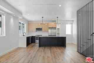 839 N Mccadden Pl #BB - Photo 3 of 8