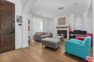 635 Seward St - Photo 2 of 8