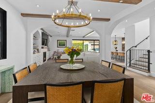 635 Seward St - Photo 4 of 8