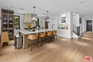 635 Seward St - Photo 7 of 8