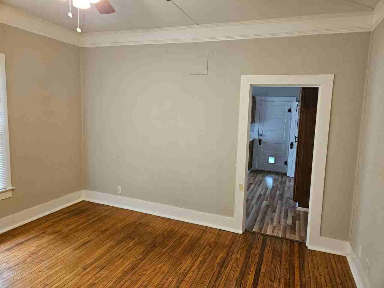 418 Newport Ave - Photo 3 of 13