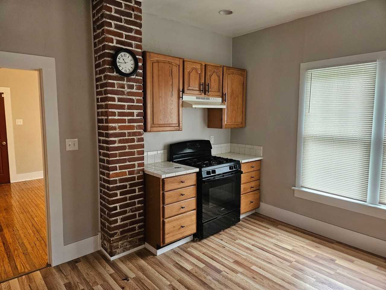 418 Newport Ave - Photo 4 of 13