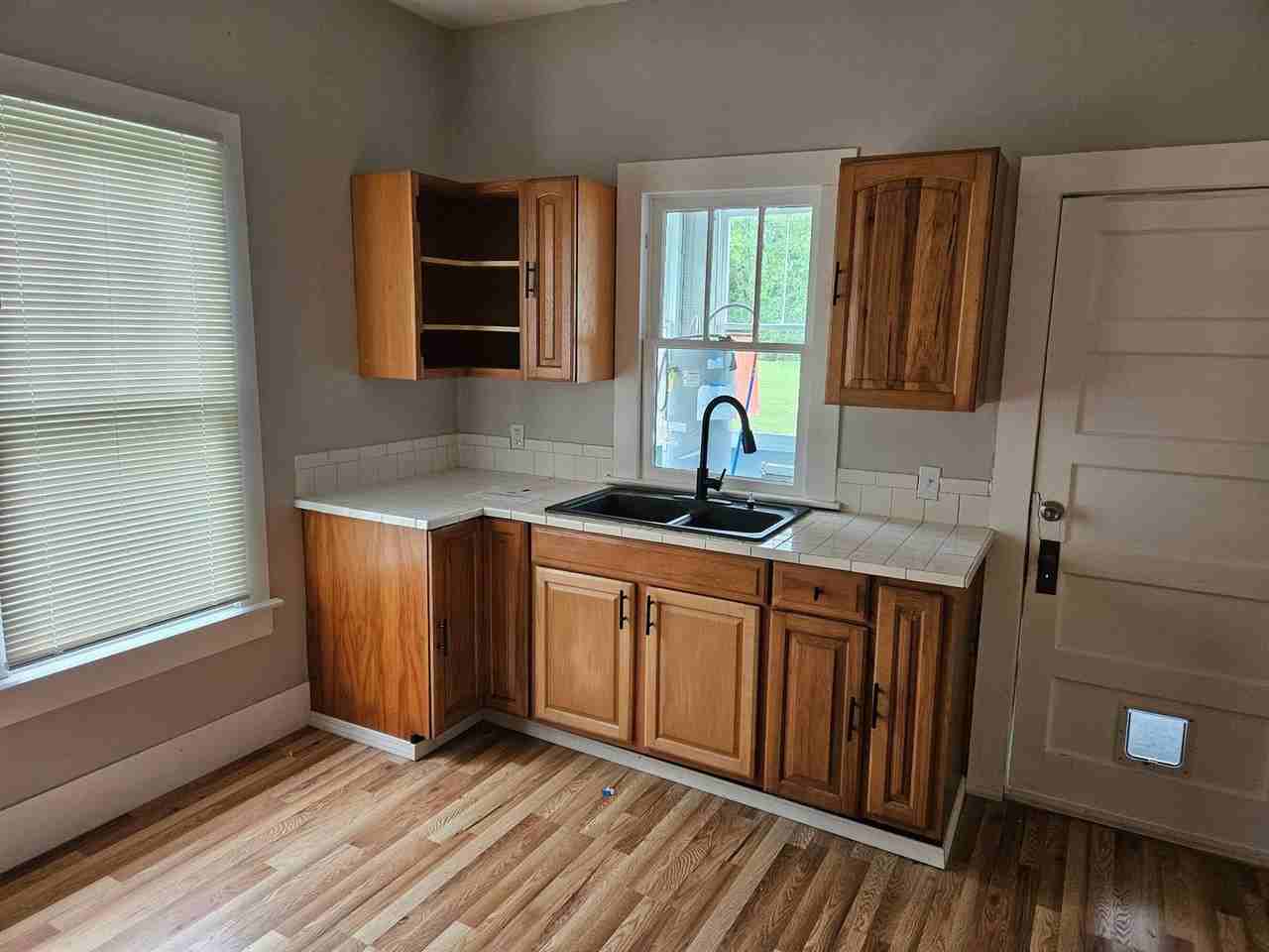 418 Newport Ave - Photo 5 of 13