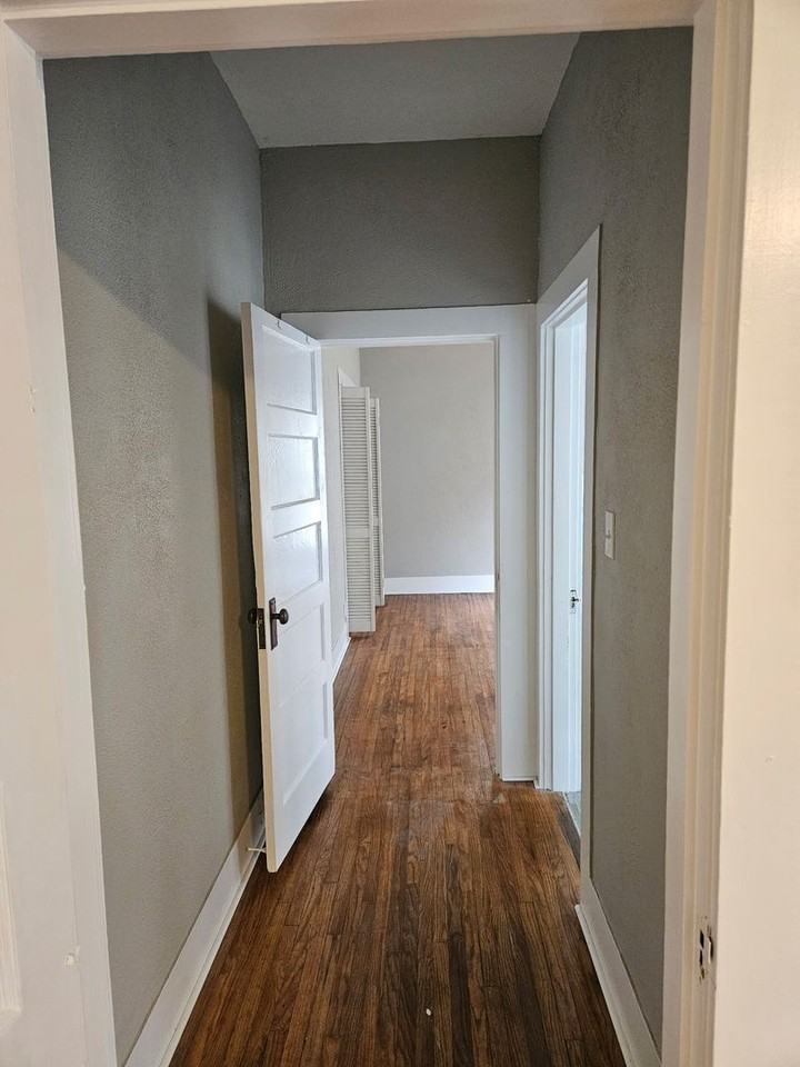 418 Newport Ave - Photo 7 of 13