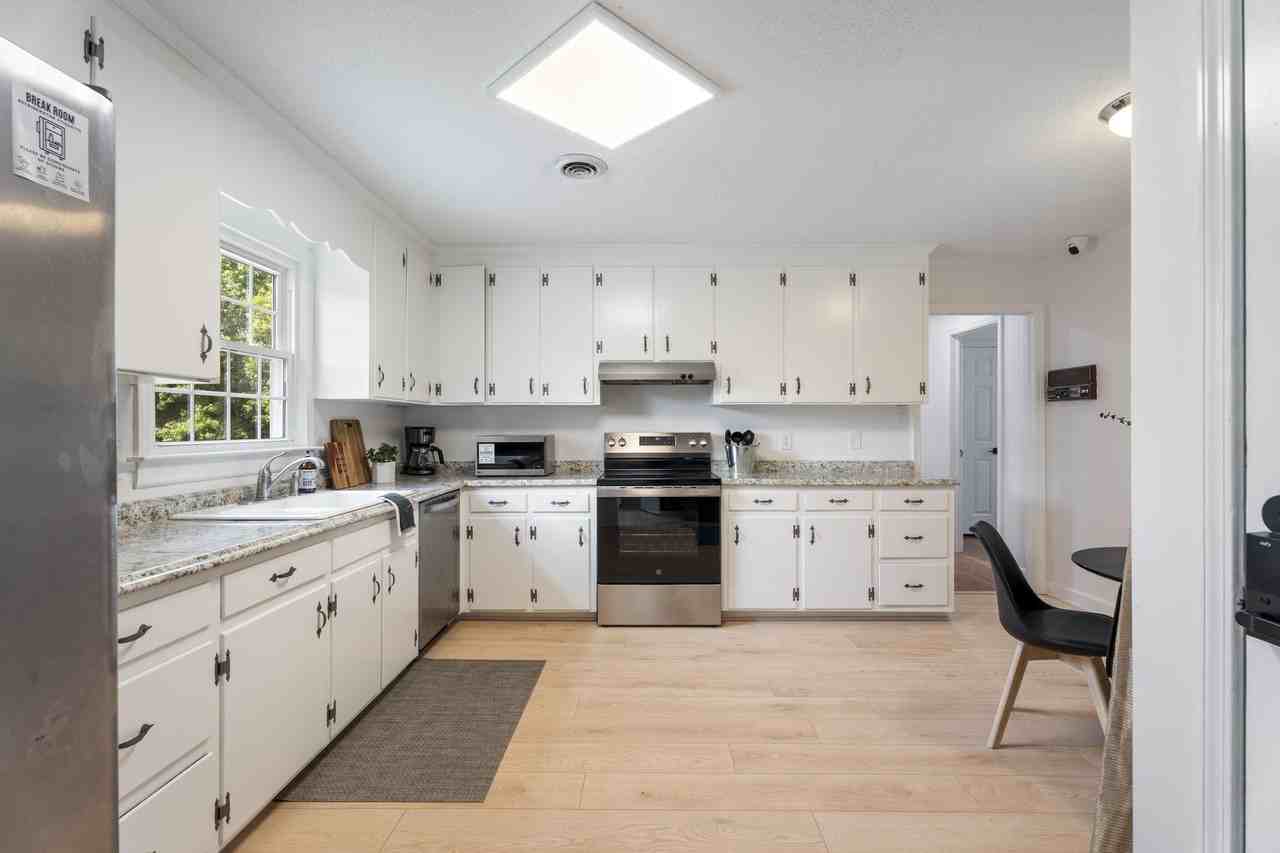 Sue Ln - Photo 2 of 21