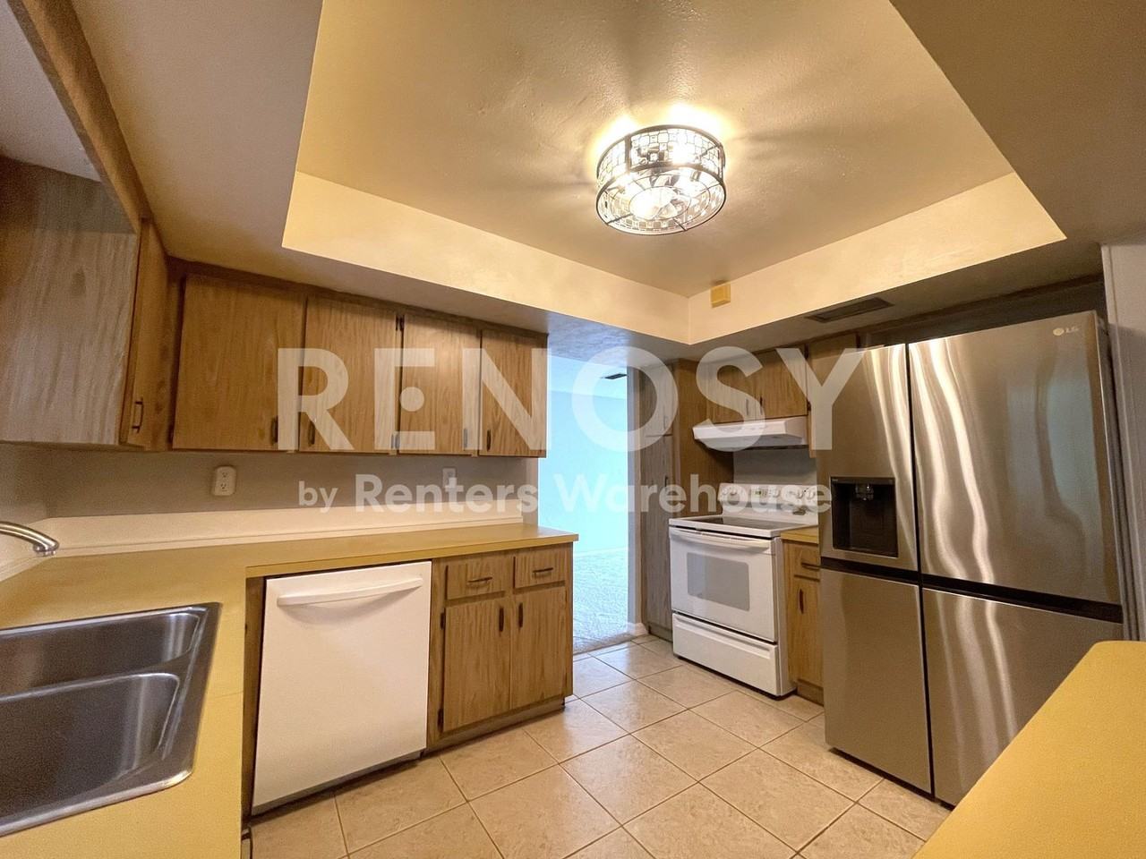 802 Embassy Rd - Photo 5 of 34