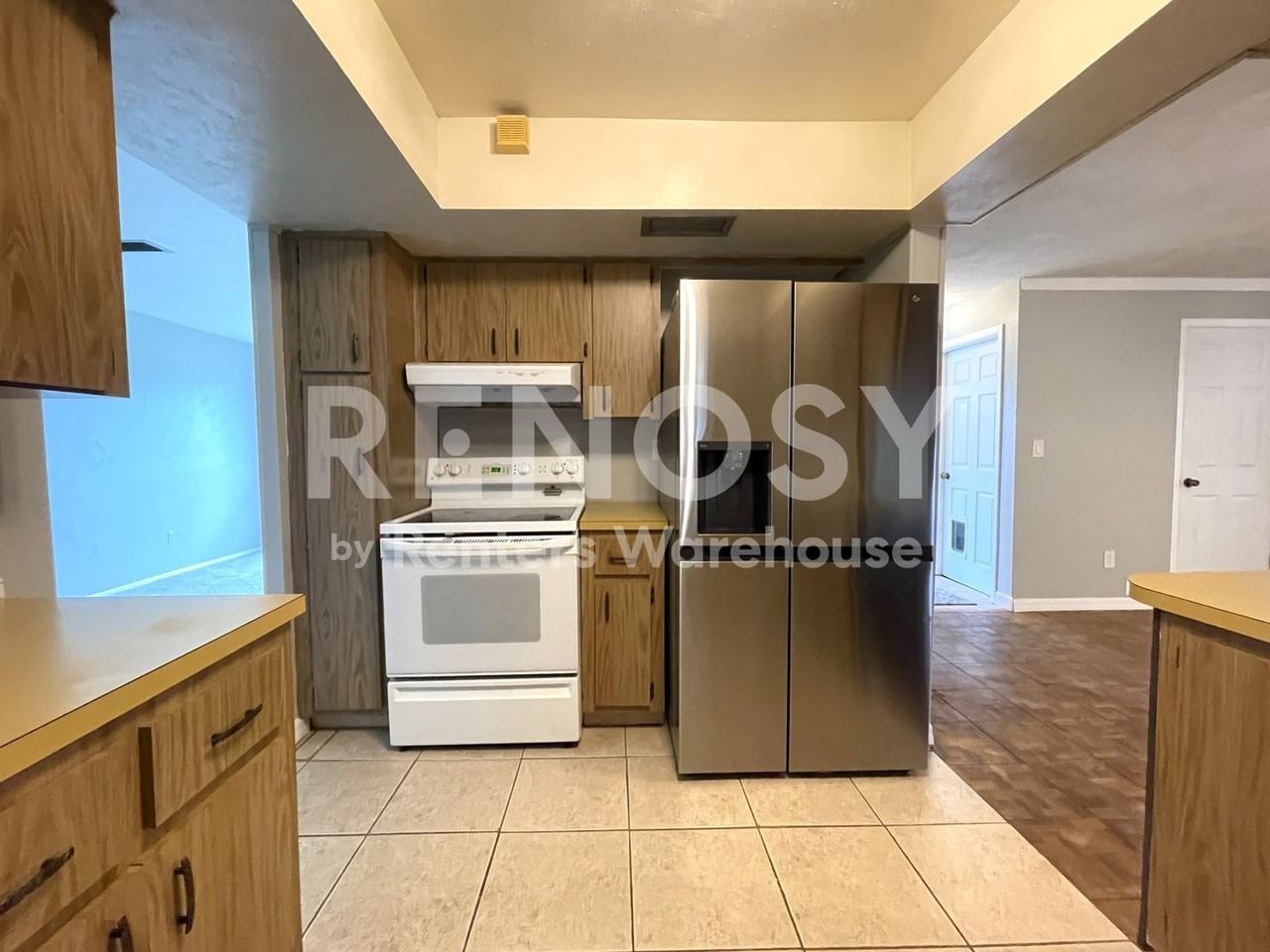 802 Embassy Rd - Photo 6 of 34