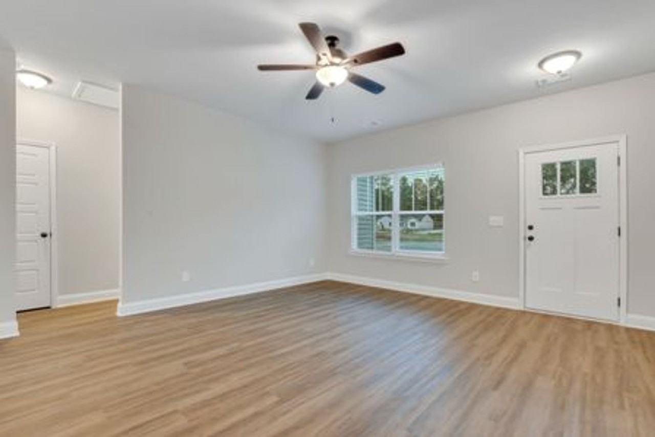 135B Smithfield Dr - Photo 2 of 37