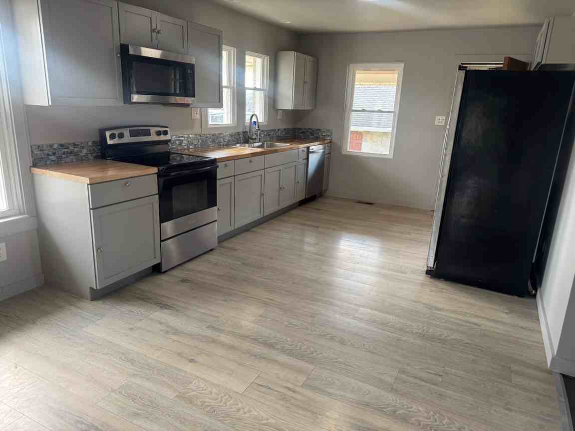 4100 W Market St #1 - Photo 4 of 15