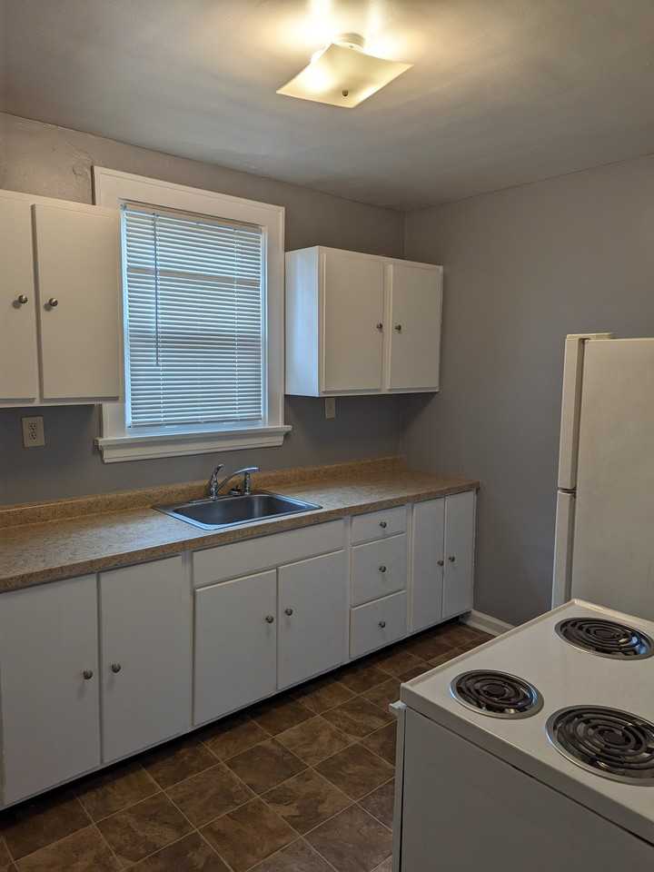 1939 Sterling Ave - Photo 4 of 12