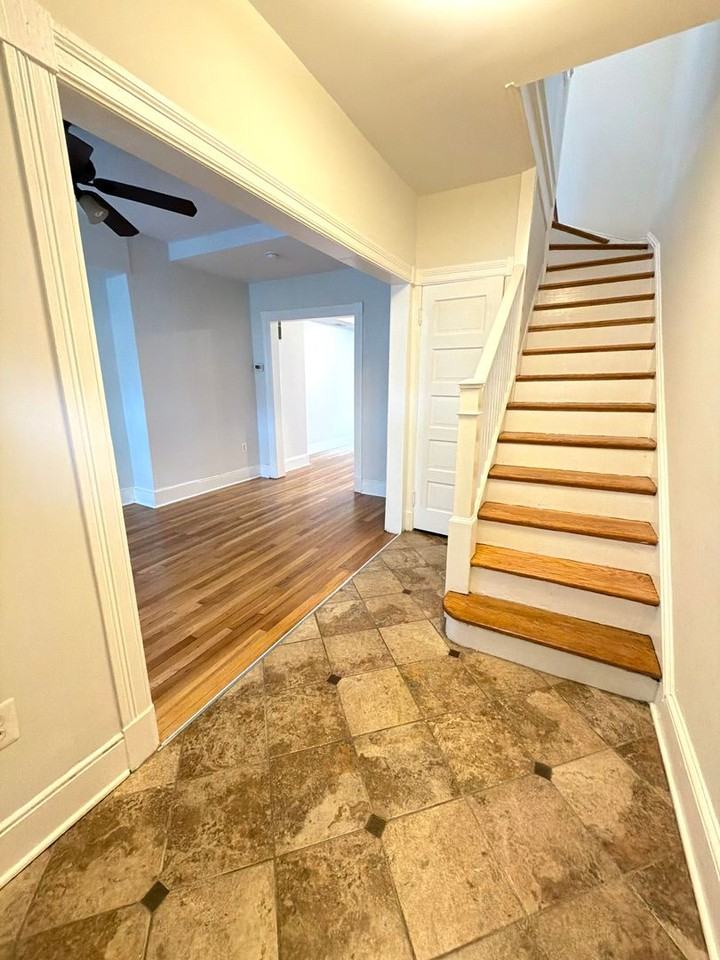 1165 Abbey Pl Ne - Photo 2 of 20