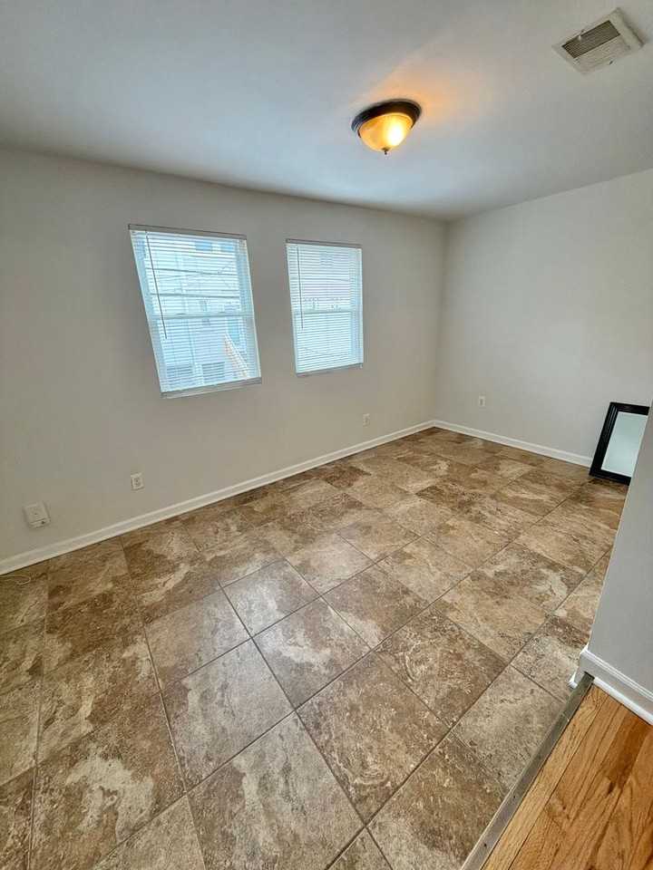 1165 Abbey Pl Ne - Photo 6 of 20