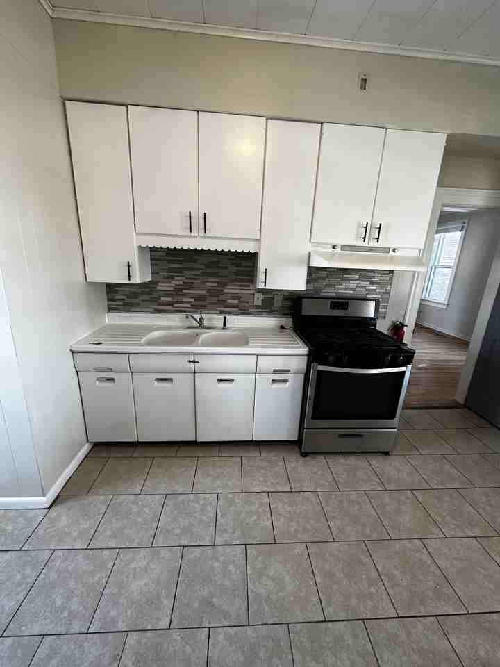 2403 Stafford St #1 - Photo 6 of 9