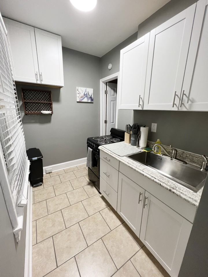 817 Ferdinand Ave Sw #4 - Photo 2 of 5