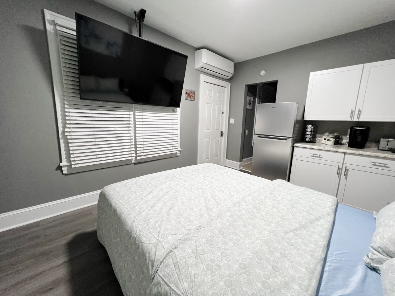 817 Ferdinand Ave Sw #4 - Photo 3 of 5