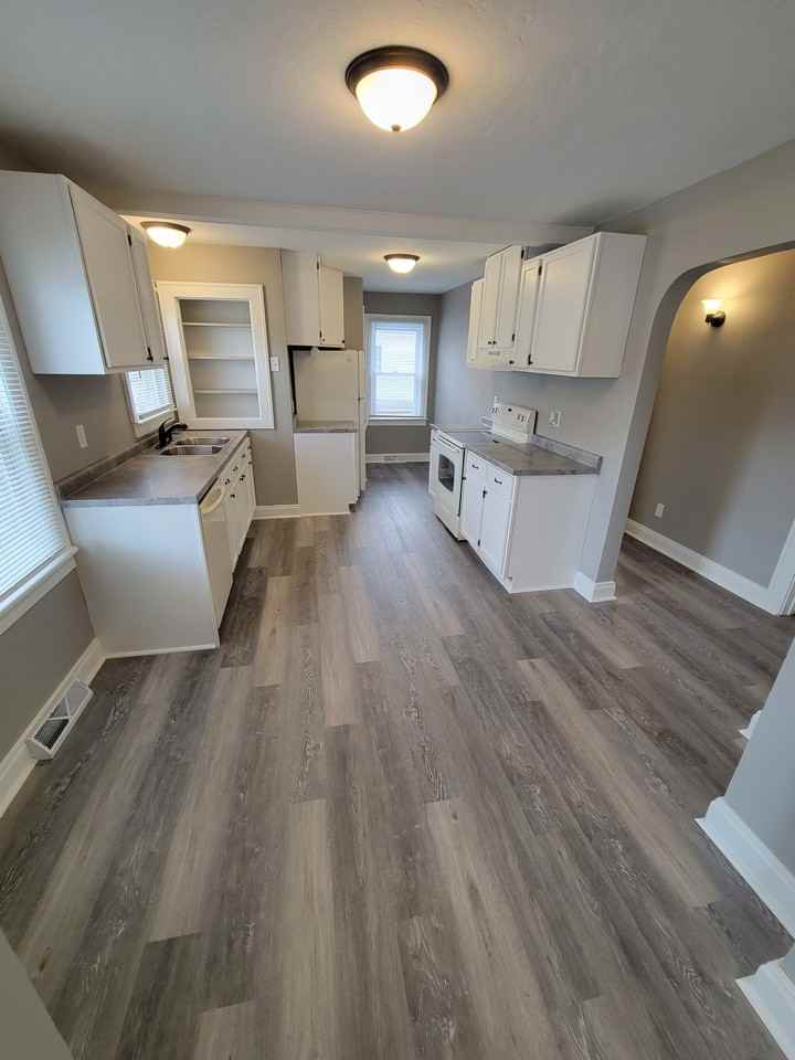 402 S Mcclun St - Photo 3 of 24