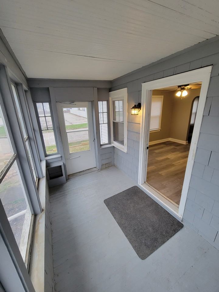 402 S Mcclun St - Photo 4 of 24