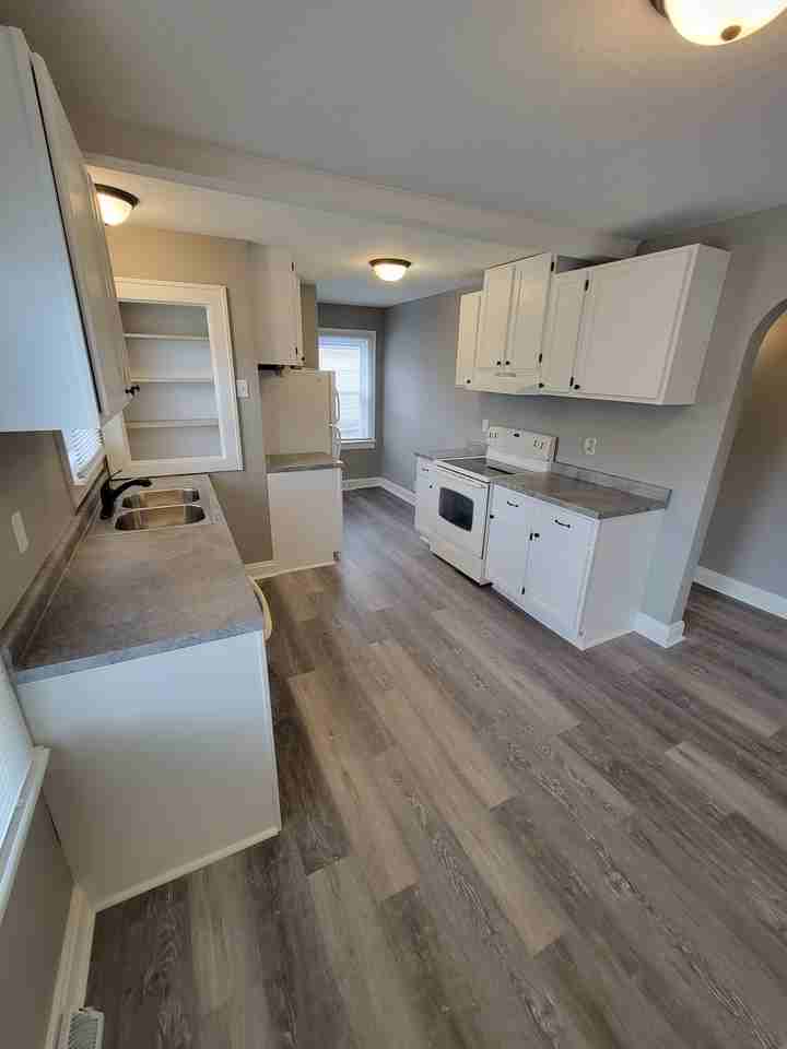 402 S Mcclun St - Photo 5 of 24