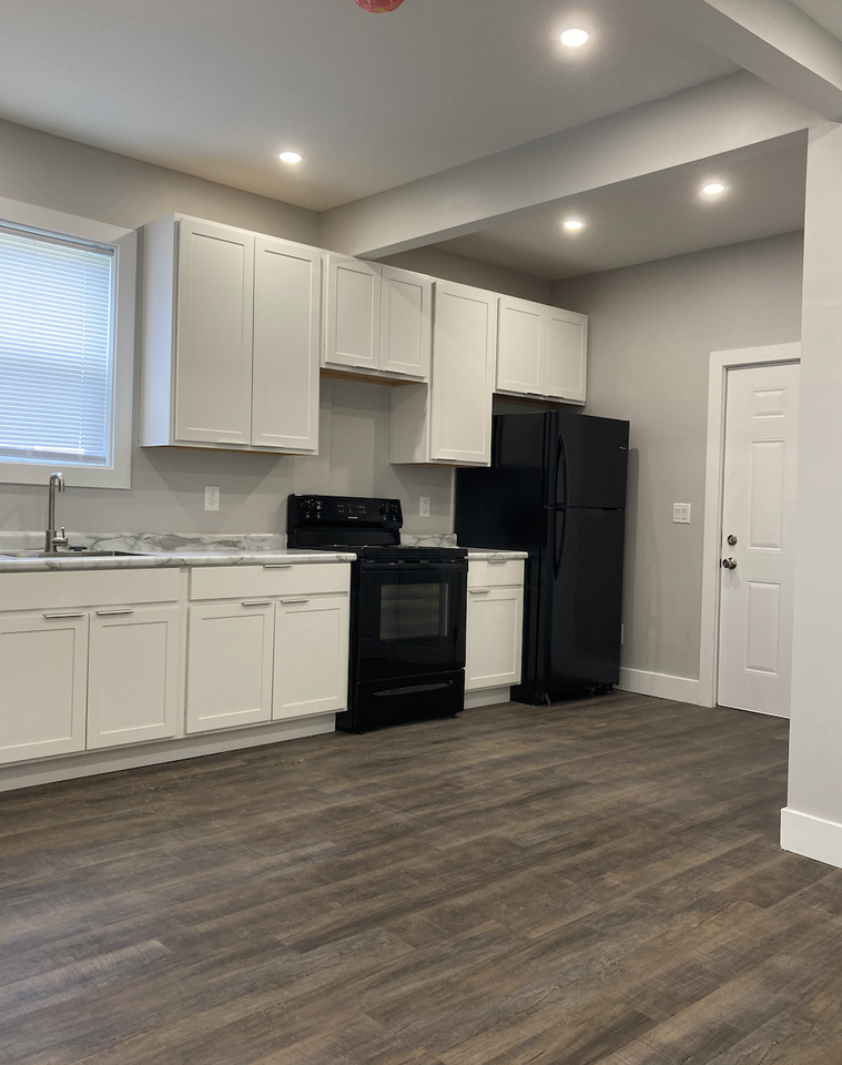 1229 Sorin St - Photo 3 of 9