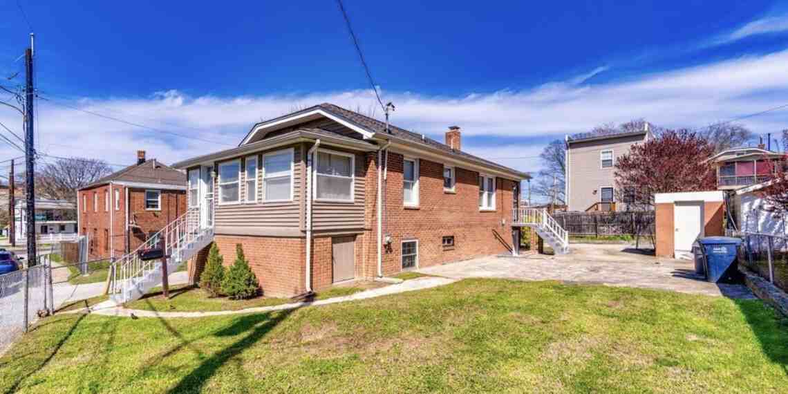 609 49th Pl Ne - Photo 3 of 30