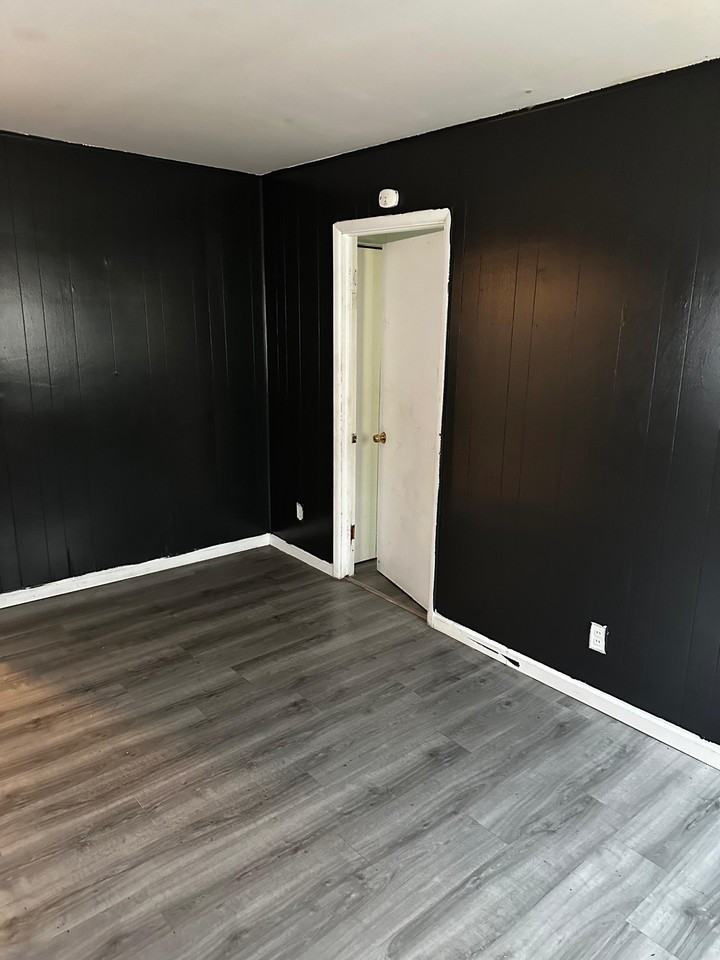22738 Sharrow Ave - Photo 2 of 11