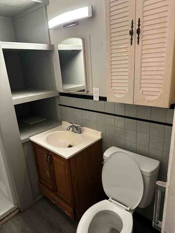 22738 Sharrow Ave - Photo 4 of 11