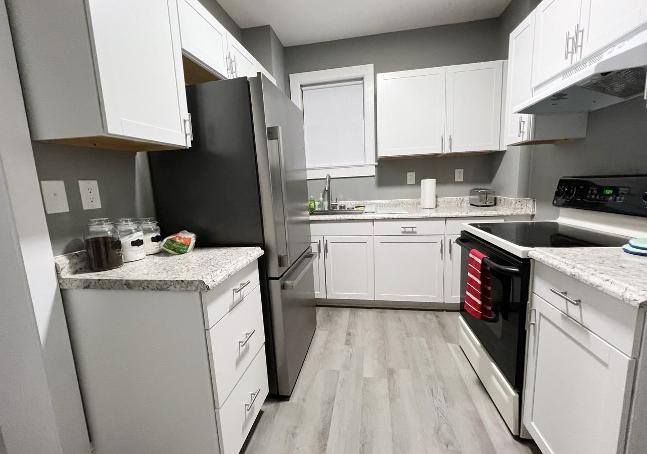 817 Ferdinand Ave Sw #3 - Photo 2 of 12