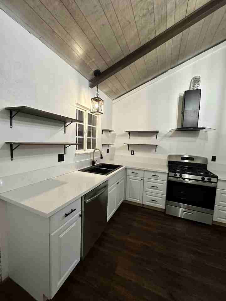 221 Valley St #A - Photo 2 of 13