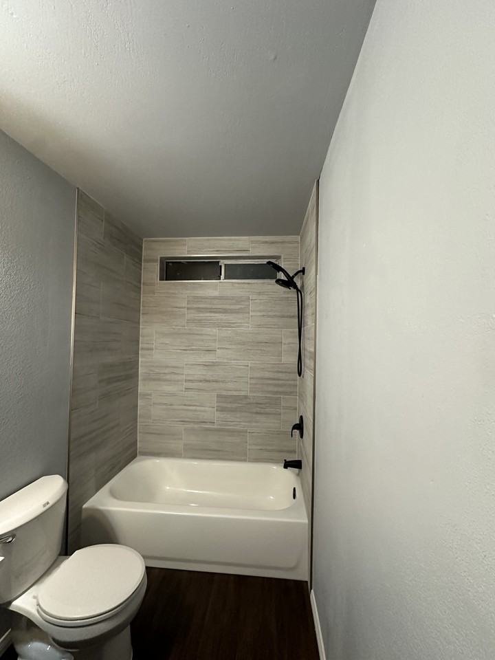 221 Valley St #A - Photo 4 of 13