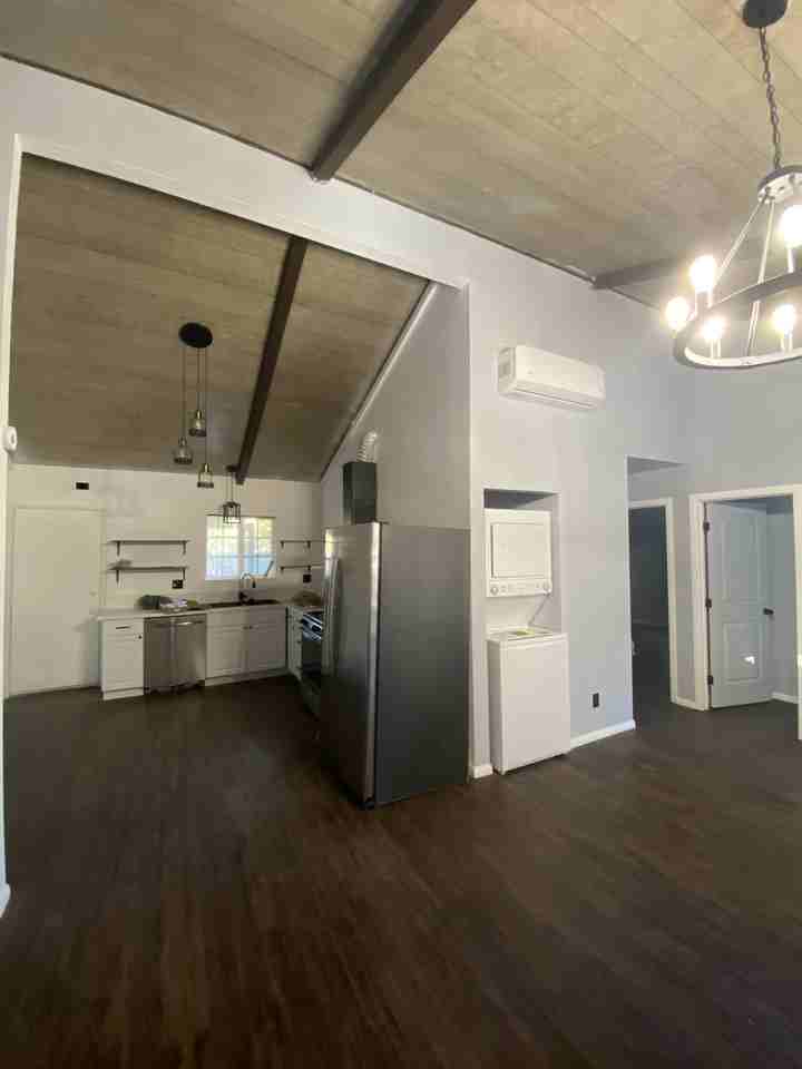 221 Valley St #A - Photo 6 of 13