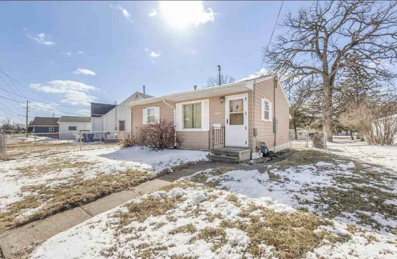 2223 Falls Ave - Photo 3 of 12