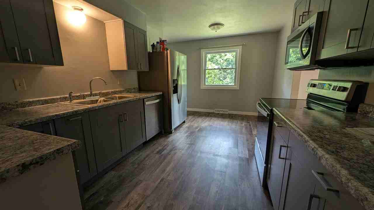 1922 Ontario Dr - Photo 2 of 7