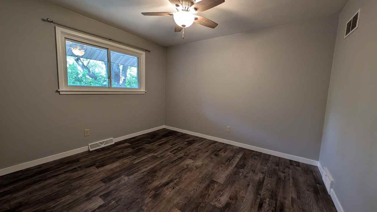 1922 Ontario Dr - Photo 4 of 7