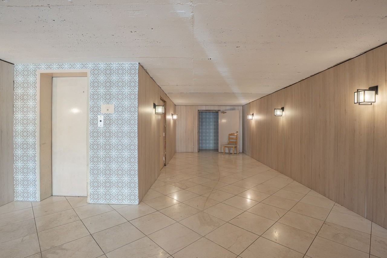 3055 N Oakland Ave - Photo 2 of 7