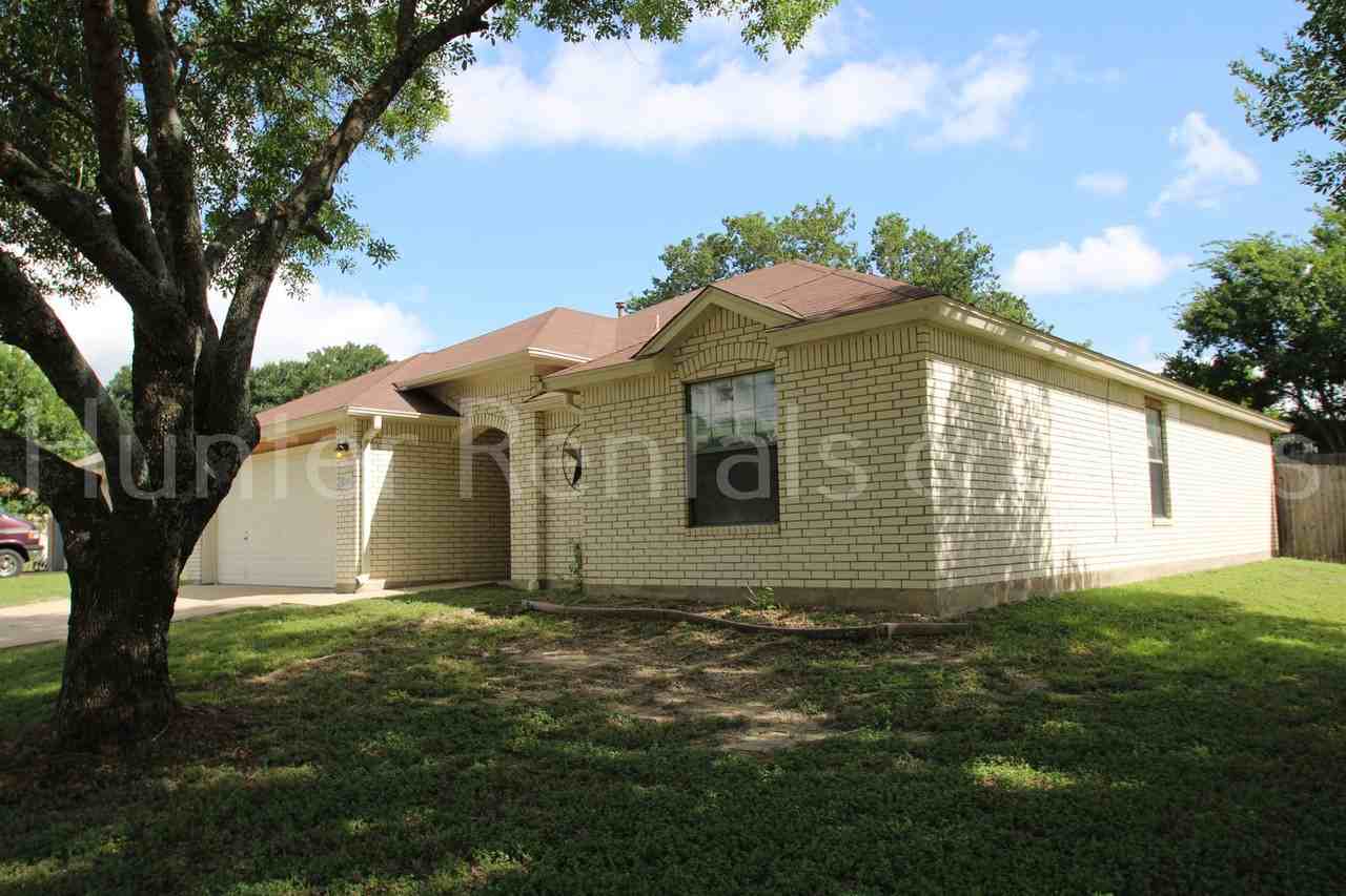 1802 Mattie Dr - Photo 2 of 23