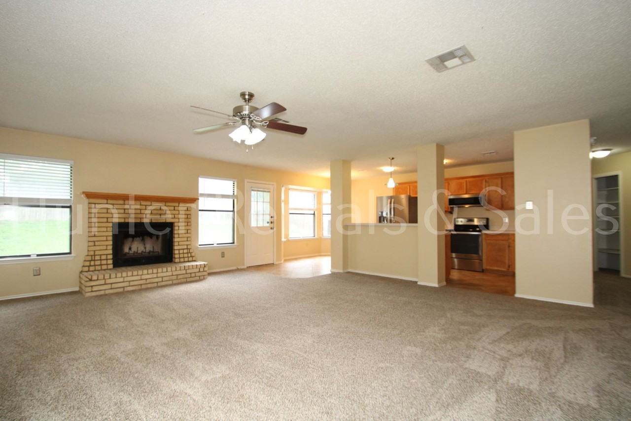 1802 Mattie Dr - Photo 3 of 23
