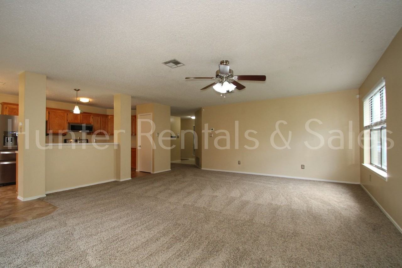 1802 Mattie Dr - Photo 6 of 23