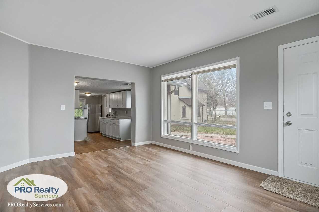 4516 Monroe St Ne - Photo 3 of 20