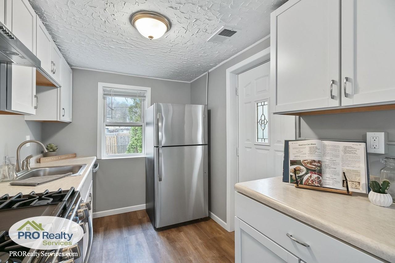 4516 Monroe St Ne - Photo 4 of 20